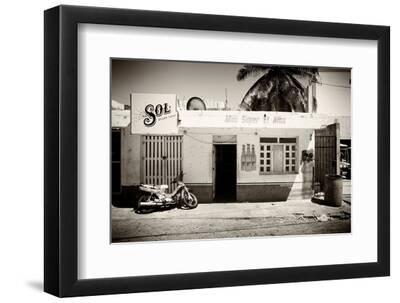 ¡Viva Mexico! B&W Collection - Supermarket Isla Mujeres - Black Framed Art Print Wall Art, 12x8